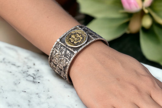Svarna Vandan Silver Cuff