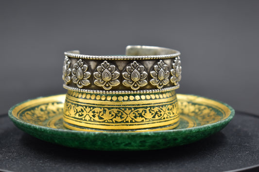 Rahasya Madhuvan Cuff