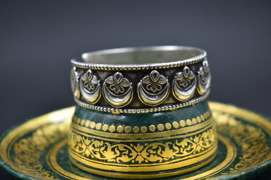 Chandra Pushpa Cuff